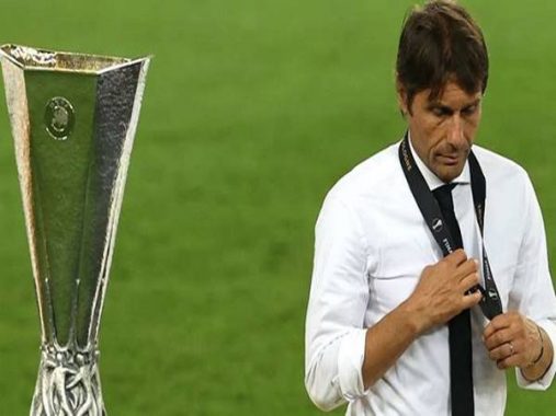 Tin bóng đá 24/8: Conte có thể bị sa thải khi thua Sevilla