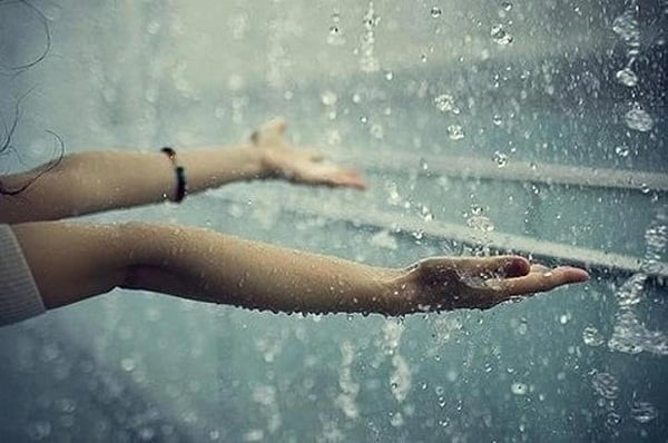Chiêm bao thấy đi dưới trời mưa nhưng không ướt quần áo