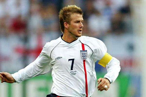 David Beckham là tiền vệ người Anh