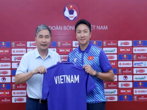 Bóng đá VN 3/7: HLV Kim Sang Sik có thêm trợ lý người Hàn
