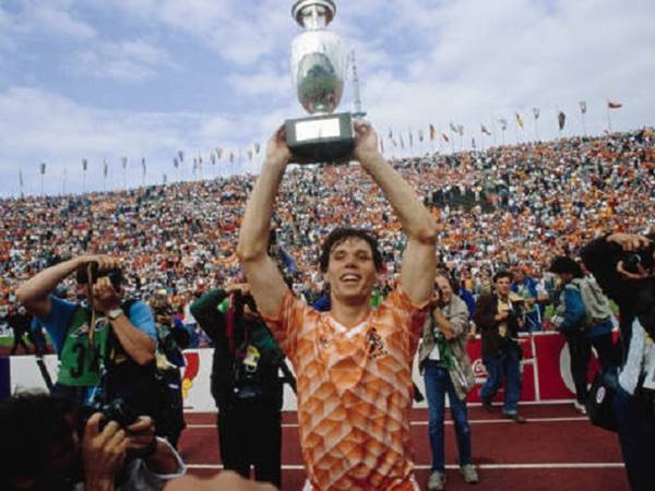 Chung kết Euro 1988: Vinh quang của Cơn lốc màu da cam