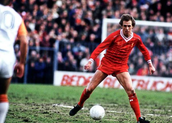 Hậu vệ Liverpool huyền thoại