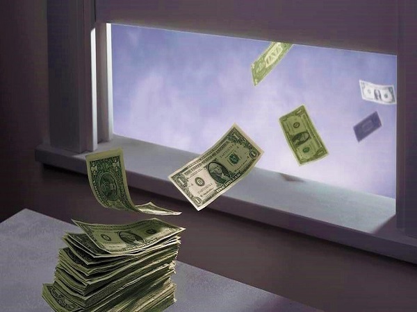 Chiêm bao thấy tiền giả và bị người khác lừa